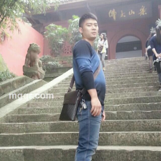 找个美女晚上激情互动的头像