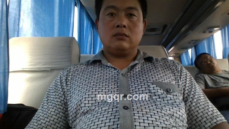 努力中的男人的头像