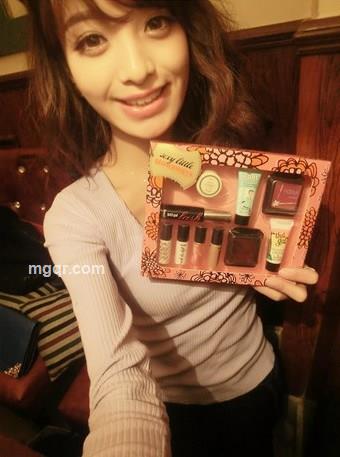 妖娆如烟花、易冷易碎的头像