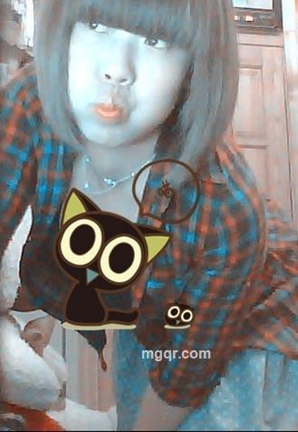 深街小巷姑娘与猫的头像