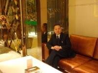 一个有故事的单身男人的头像