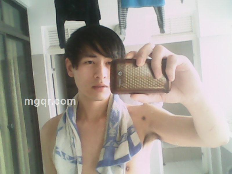 一个人的寂寞两个人醋的头像