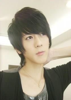 需求大学女孩的头像