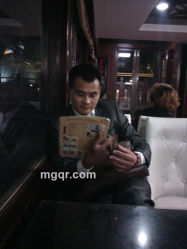 上墙等红性的头像