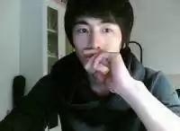 不算耀眼男人的头像