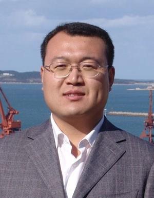 高大成熟男的头像