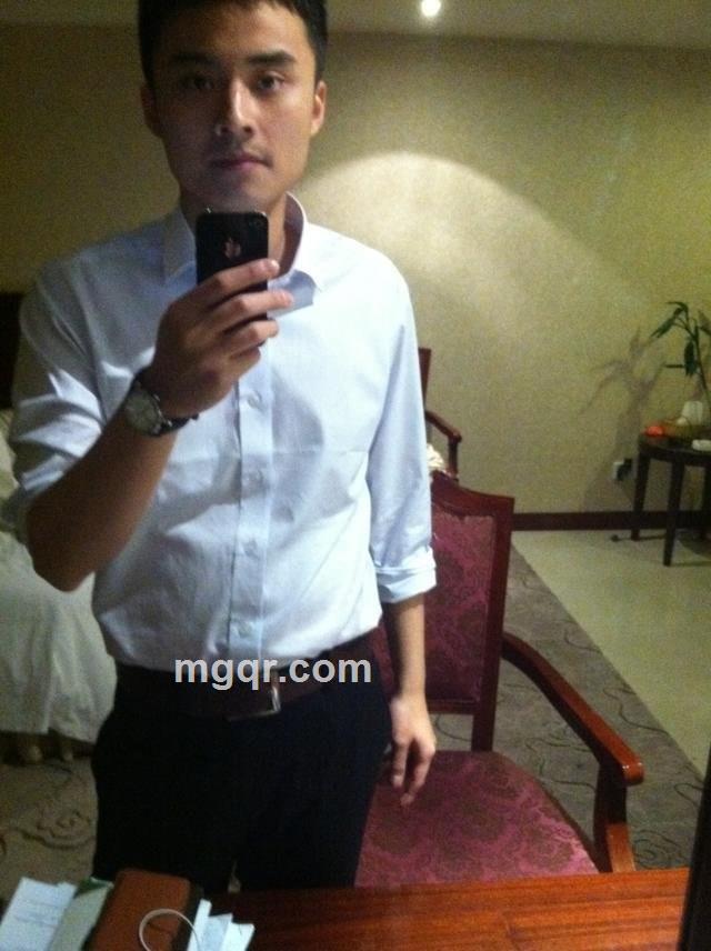 厚实宽阔肩膀让你靠