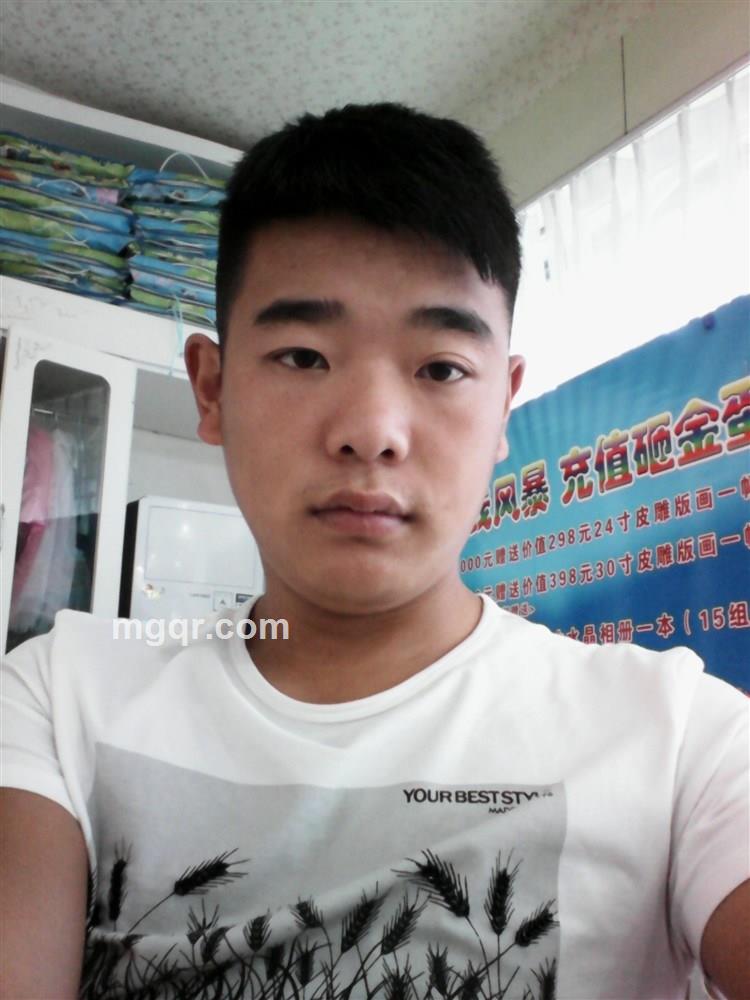 沙滩边上的吻的头像