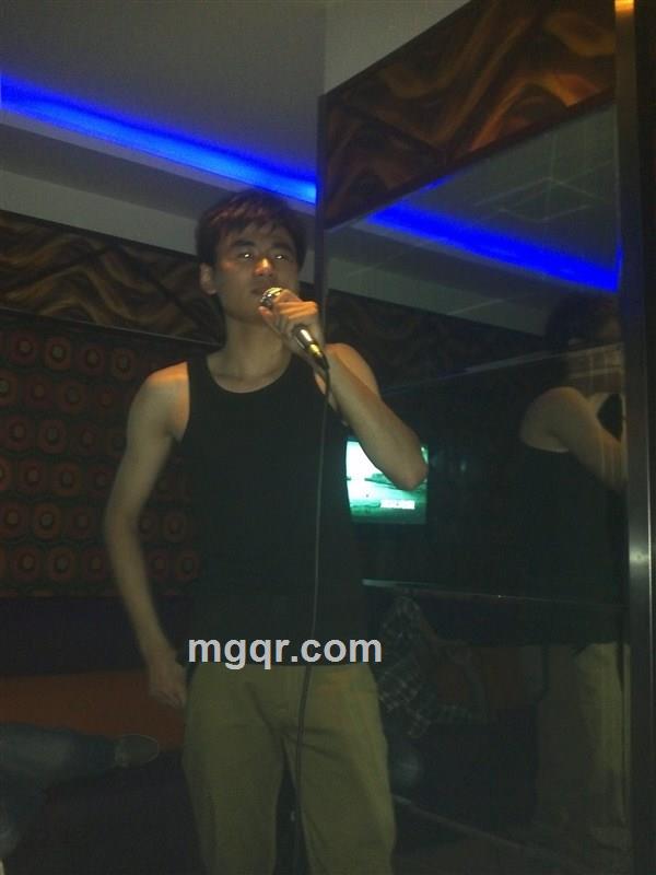 进进出出的头像