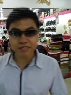 柳下缠绵的头像