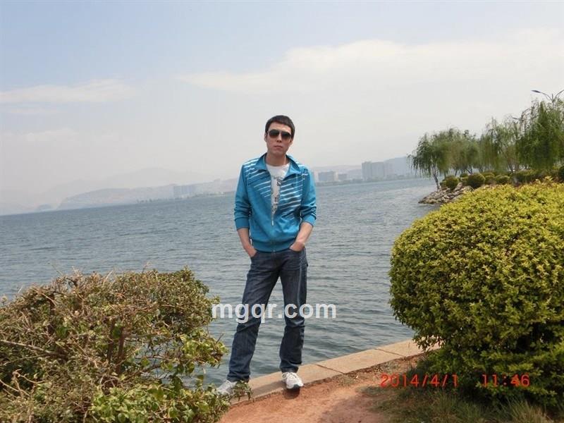 夜里的寂寞的头像