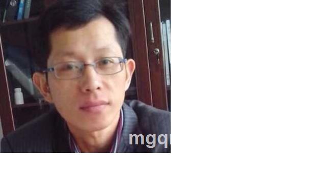 一半在左的头像