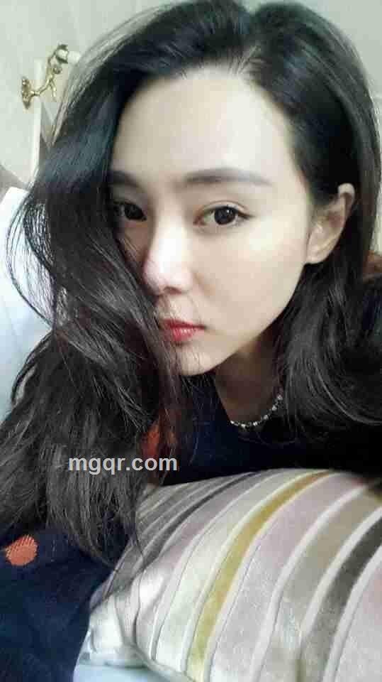 雨中的玫瑰叶的头像