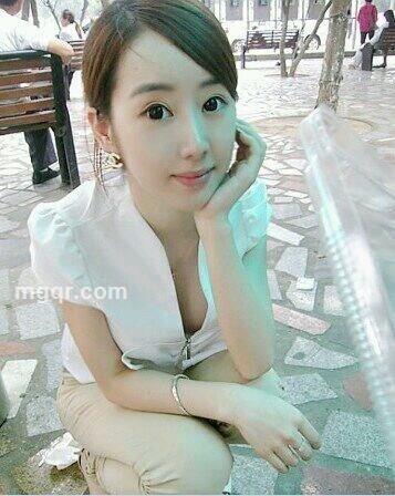 做明媚的女子的头像