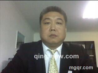 成熟稳重幽默男的头像