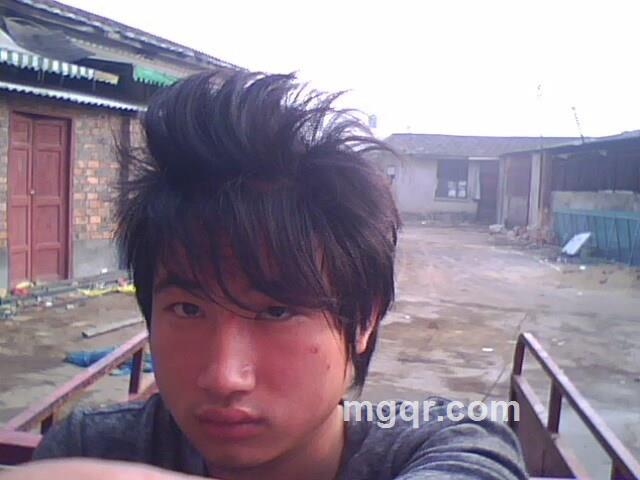 小家伙长的头像