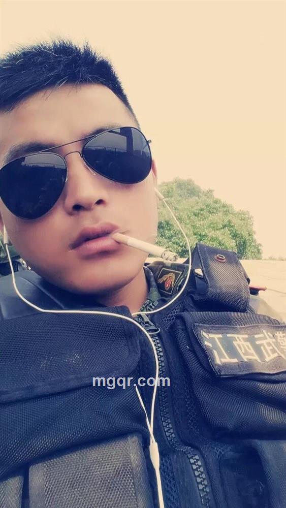 何先生。。。。