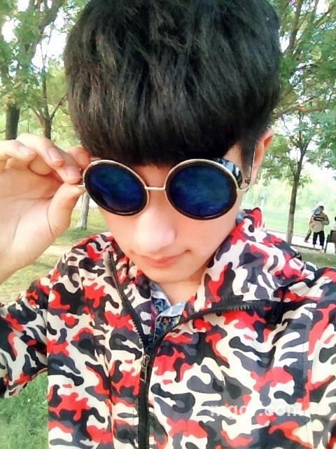 侧脸还是很美,的头像