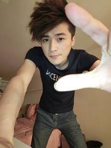 怒吻腿间唇的头像