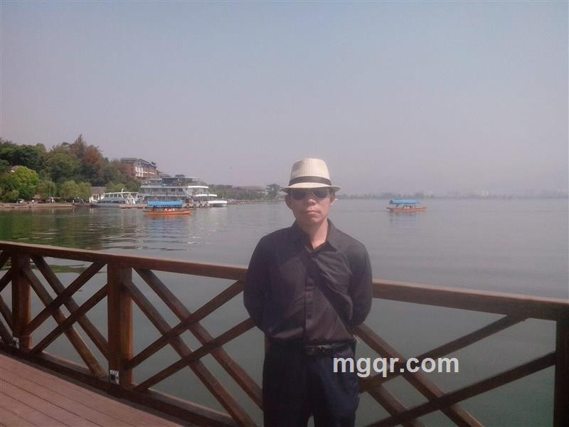 有人鱼线的暖男的头像