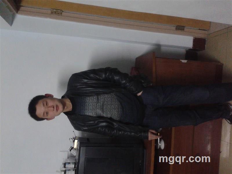 床上男人的头像