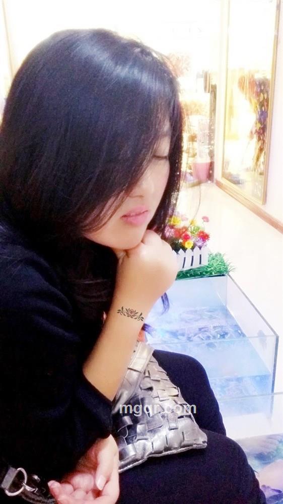 黑夜里的猫的头像