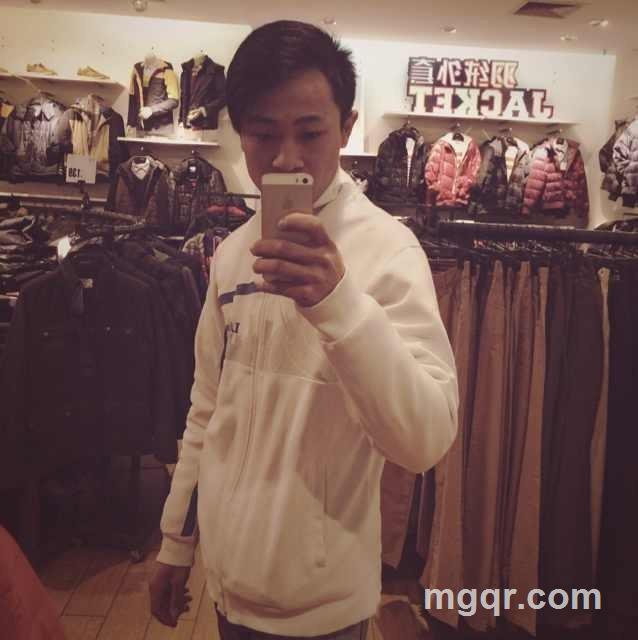 初吻给了烟的头像