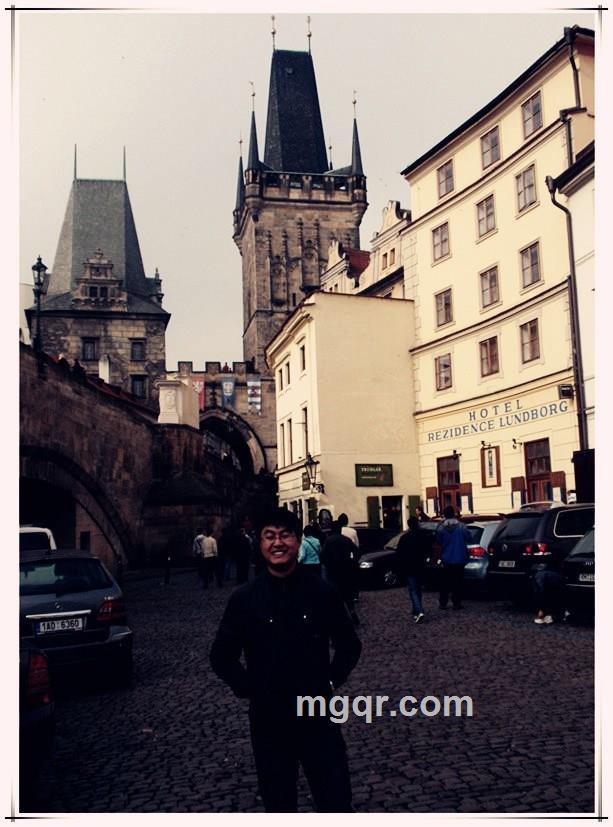 37℃白领男人的头像