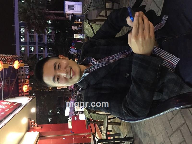 街角的凝视的头像