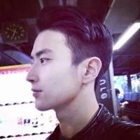 迷恋中的男孩的头像