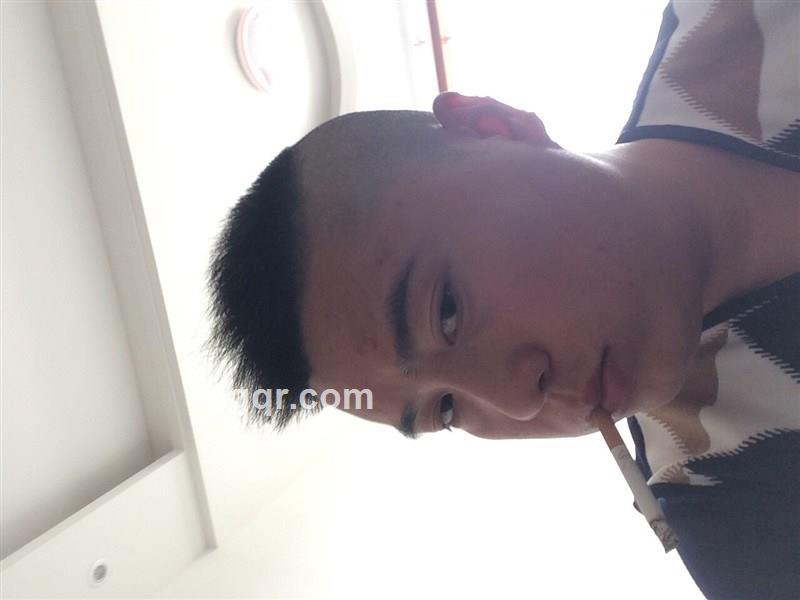 背影的孤独的头像