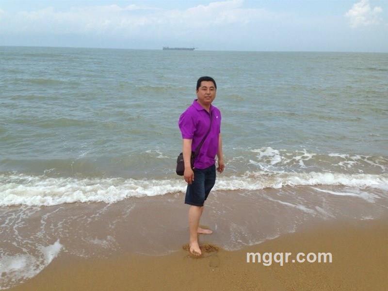 一片荒草地的头像