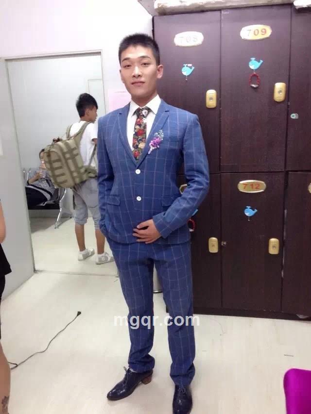 有故事的男人的头像