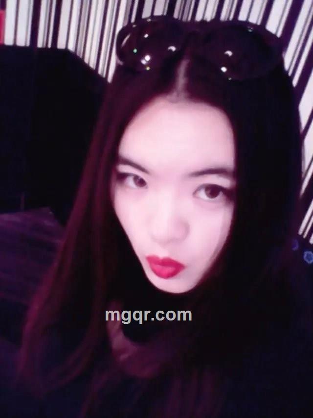 淡淡的烟草抽出了寂寞的头像