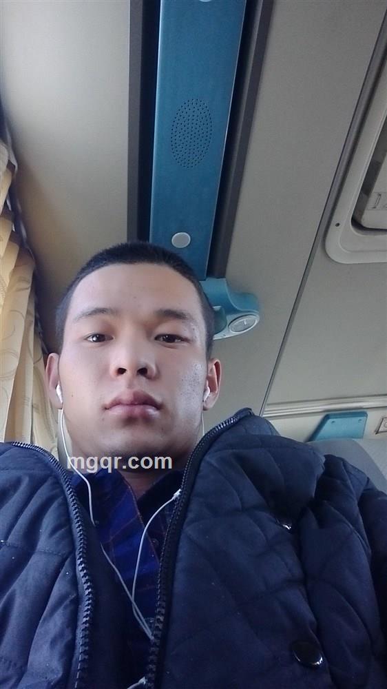 夜里的猛男的头像