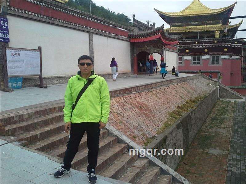 单身汉双人床的头像