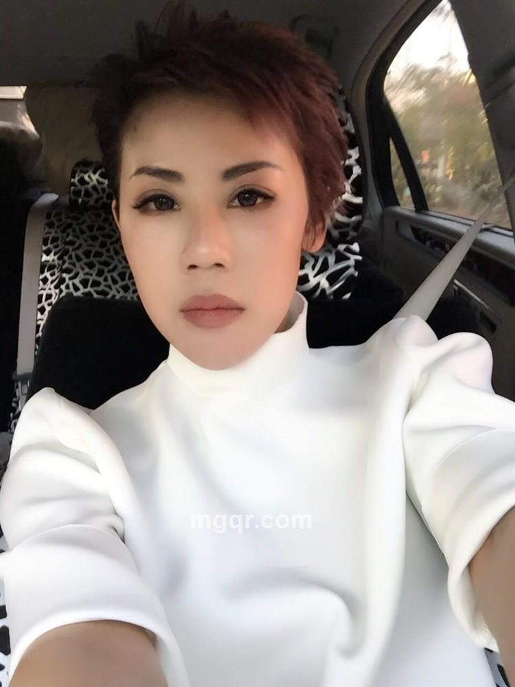 女人的精致的头像