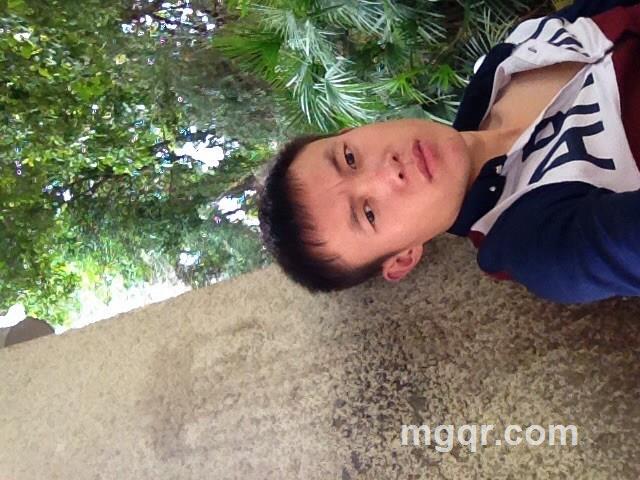 想要爱的小男孩的头像