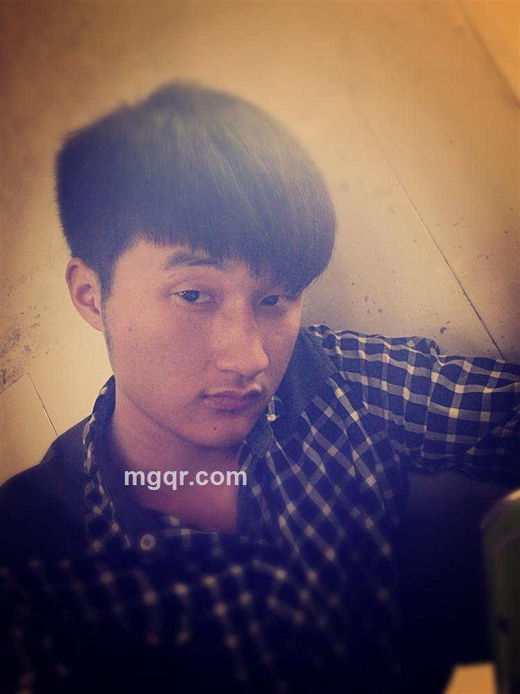 秋叶枯黄，冬季雪纷的头像