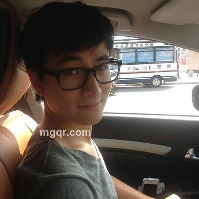 在月星风高的夜晚里的头像