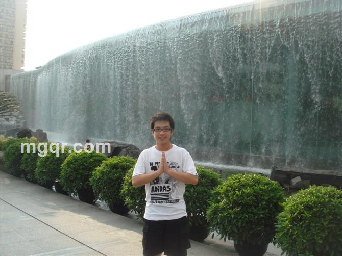 阳光滴男孩的头像