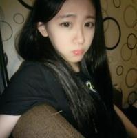 阳光下的女人的头像