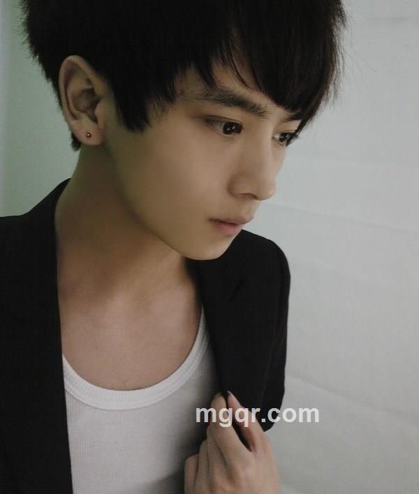 找美女富婆不限年龄的头像