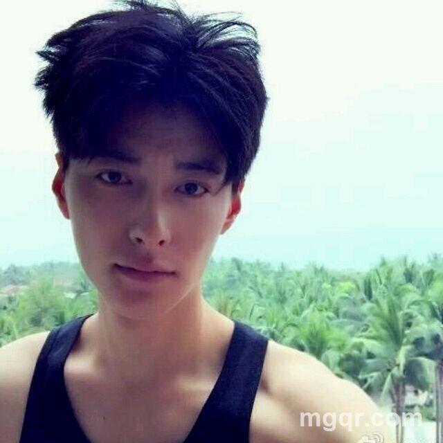 自己陪自己快乐的头像