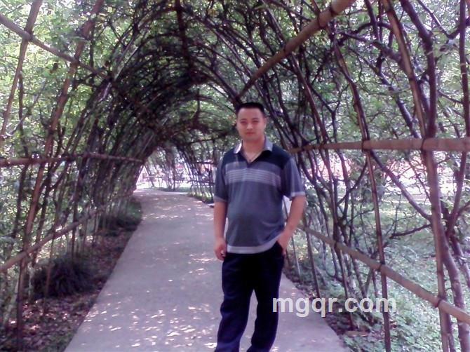 孤独的在风中抽烟的头像