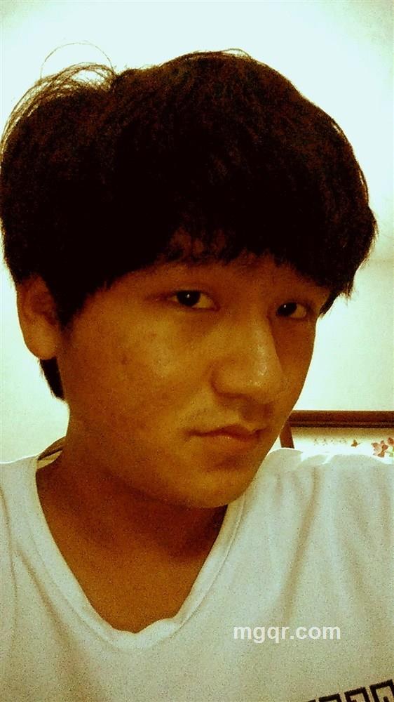 红星闪闪的小男生的头像