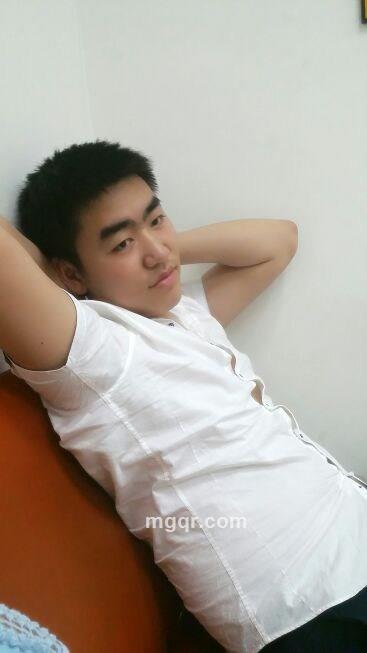 银蓝色的微笑的头像