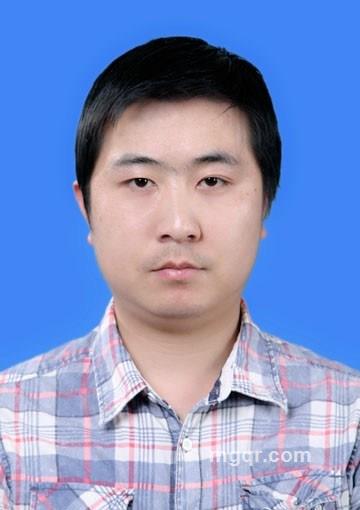 西北风中的狼的头像