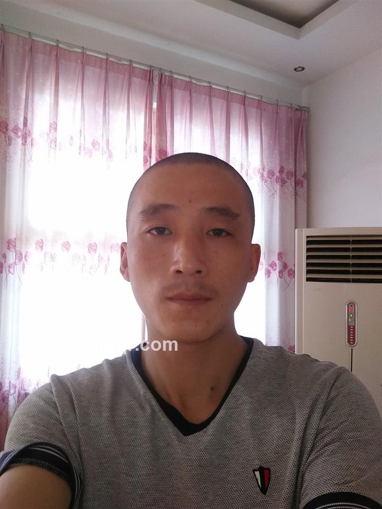 因为寂寞才犯错的头像