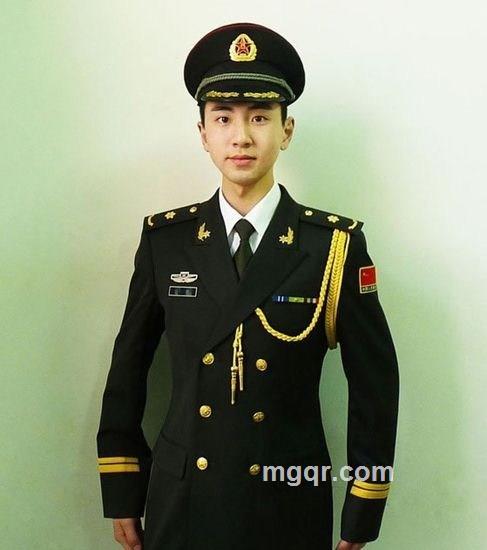 以岭以思而无伞儿以七的头像